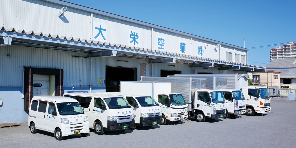大栄空輸　株式会社【航空貨物仕分けスタッフ（空港営業所／那覇市）【フォークリフト免許取得可能／駐車場有】】の求人募集画像