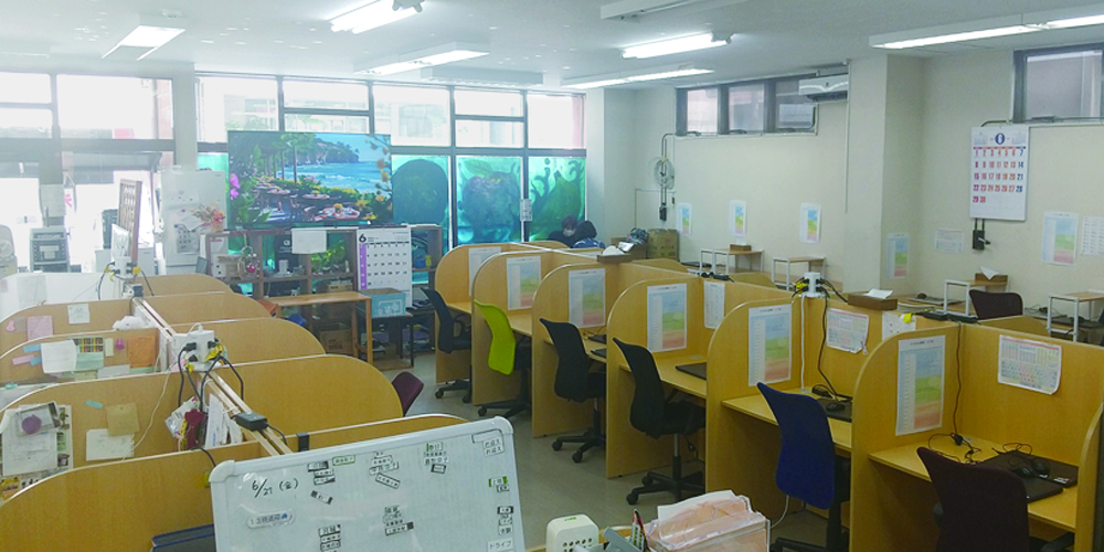 障がいサポートBBトレ【見守りサポーター(那覇市小禄)【週休2日／無資格OK／無料駐車場有】】の求人募集画像