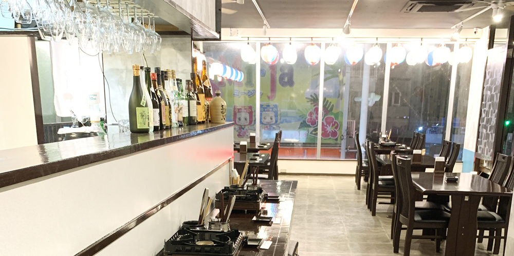 砂浜　島黒豚しゃぶ　Sunahama【しゃぶしゃぶ店の飲食店ホール・キッチンスタッフ(那覇市牧志)【車通勤可／未経験者OK／美味しいまかない付】】の求人募集画像