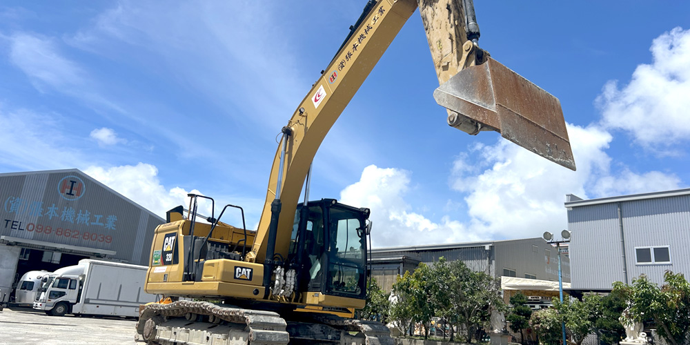 合資会社 張本機械工業【重機オペレーター(バックホー)（浦添市）【日払い可（条件有）／普通免許のみでもOK／賞与年2回】】の求人募集画像