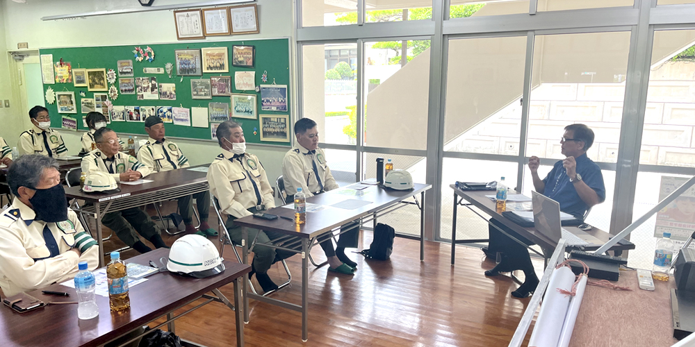 有限会社 九州中央警備保障 沖縄営業所【男・女交通誘導警備スタッフ(日勤・有資格者)【週払いOK/暑さ対策有!】】の求人募集画像