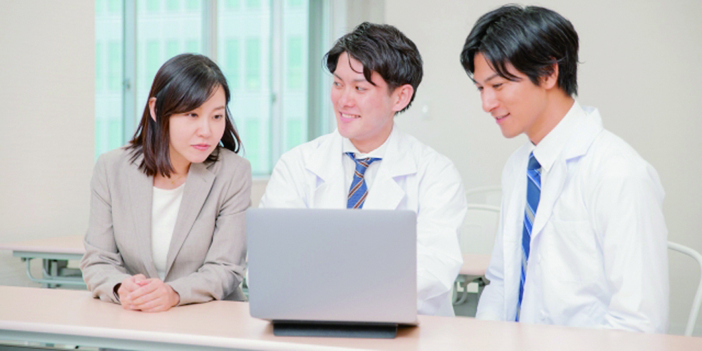 琉球大学病院　心臓血管・呼吸器外科【病院内の事務スタッフ（宜野湾市）【土日祝お休み／賞与年2回／主婦（主夫）歓迎】】の求人募集画像