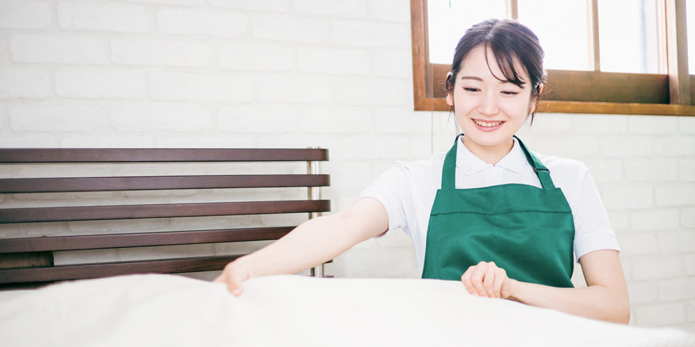 クラウンホテル【ホテル内外のメイクスタッフ（沖縄市）【週2日休み／駐車場有／見学・体験可】】の求人募集画像