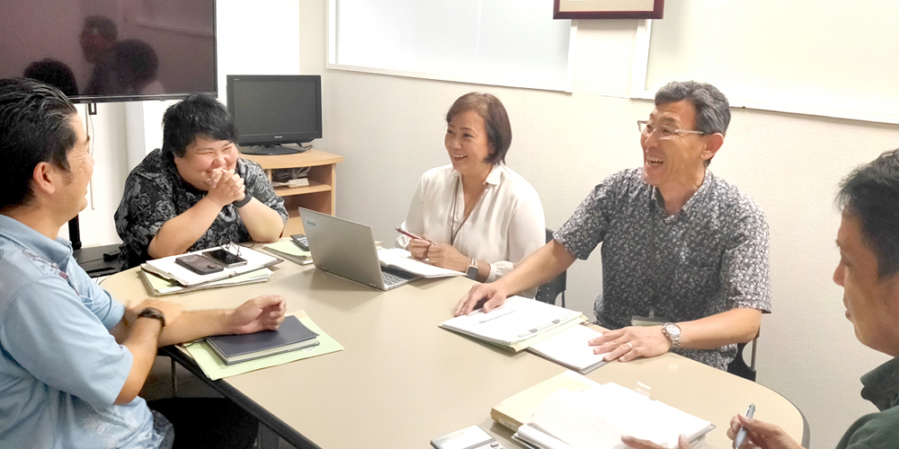 冒険王 株式会社【求人広告の営業・取材スタッフ(第二新卒/学卒4年以内)(那覇市字銘苅)【未経験OK/研修有/見学・体験入社OK】】の求人募集画像