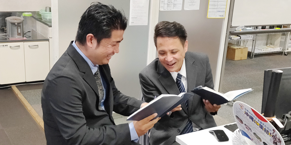 冒険王 株式会社【求人広告の営業・取材スタッフ(第二新卒/学卒4年以内)(那覇市字銘苅)【未経験OK/研修有/見学・体験入社OK】】の求人募集画像