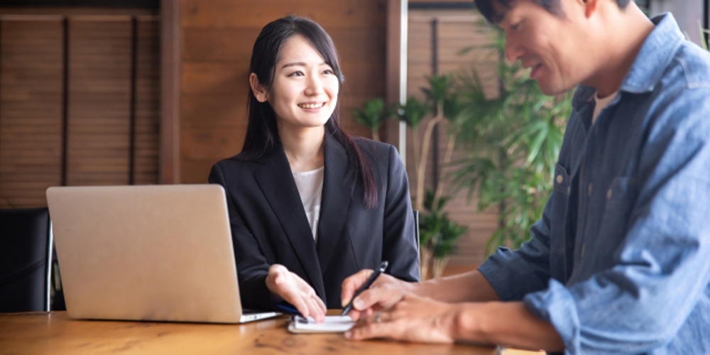 株式会社 エフ・ビー・エル【資産運用商品の接客案内スタッフ（那覇市久茂地）【週休3日制／ノルマ・飛び込みなし／未経験歓迎】】の求人募集画像