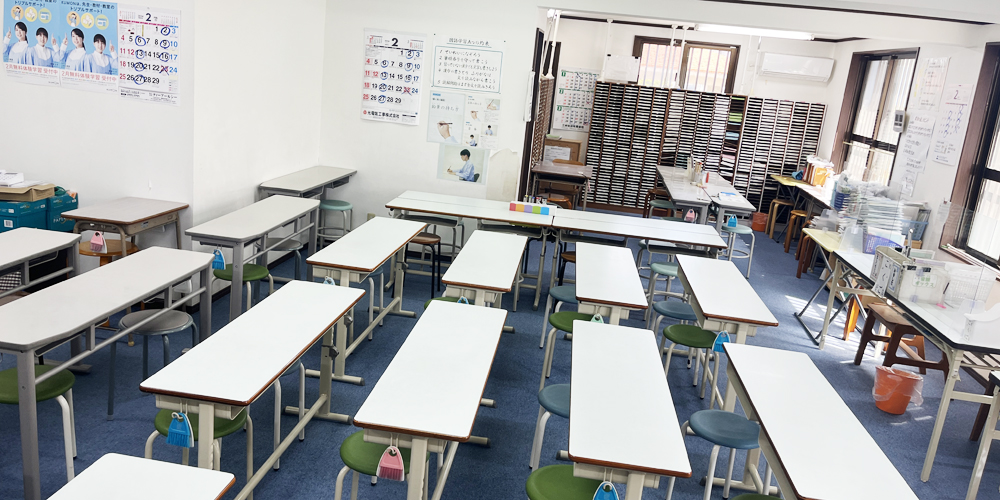 公文式 那覇天久小前教室【教室スタッフ（那覇市）【WワークOK／出勤は火・金のみ／能力により昇給有】】の求人募集画像