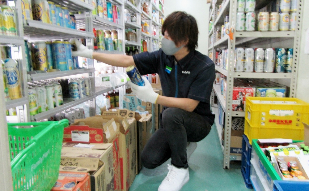 ファミリーマート　大里目取真店【コンビニスタッフ（南城市）【週2日勤務／高校生可／駐車場有】】の求人募集画像