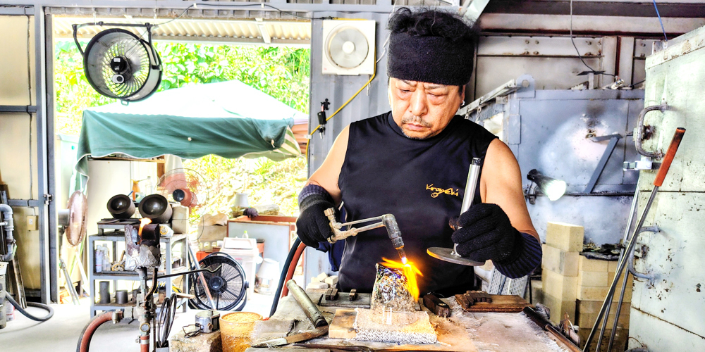琉球ガラス 煌工房【琉球ガラスの制作（職人／経験者)(恩納村)【名工がいる・海が見える工房／来年夏新しい工房もOPEN】】の求人募集画像
