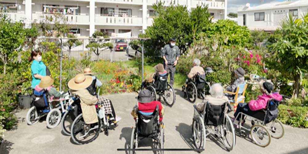 有限会社　ユニバ－サル　いきいき介護センタ－【小規模住宅型有料老人ホームの夜勤専属介護スタッフ（那覇市仲井真）【Wワーク歓迎／未経験歓迎／無料駐車場有】】の求人募集画像