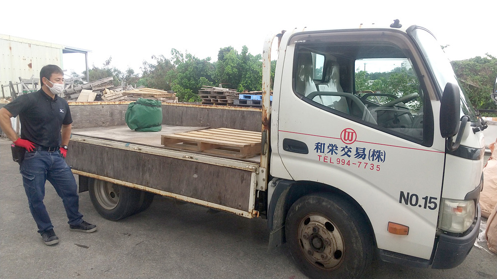 和栄交易株式会社【タイルの配送2tドライバー（日勤固定）(糸満市北波平)【賞与年2回／正社員登用有／資格支援制度有】】の求人募集画像