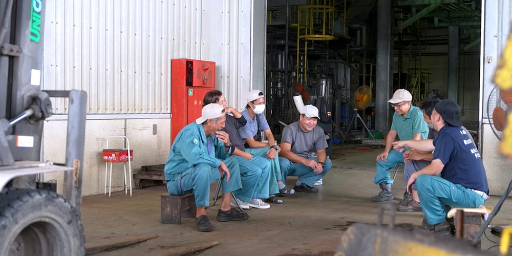 西表糖業株式会社【黒糖に関わる総務・営業職（浦添市）【土日祝休み／賞与年2回／無料駐車場】】の求人募集画像