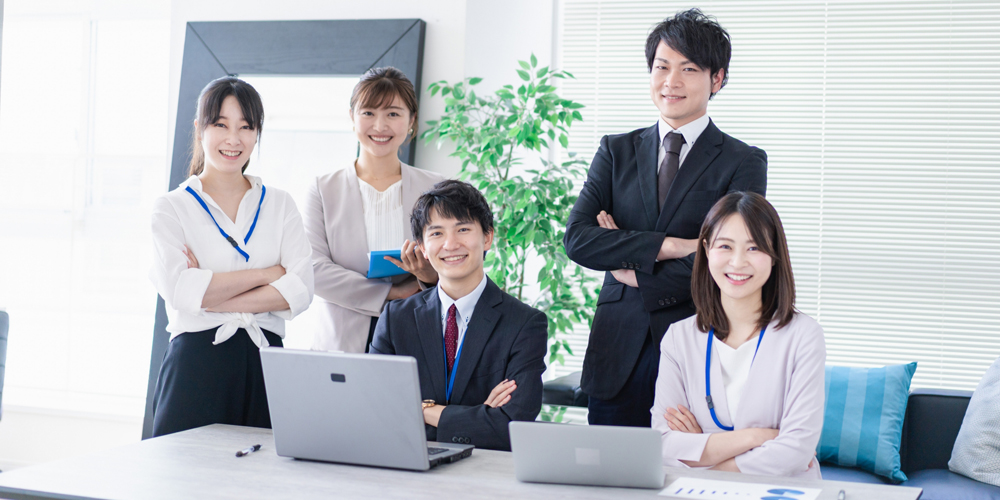 ジェイウォームジョブット【システムエンジニア（成型機コントローラー開発）[職業紹介](広島県)【土日祝休み／交通費全額支給】】の求人募集画像