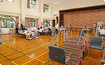 医療法人 天仁会 パークヒル天久【介護職員（デイケア）（那覇市天久）【年間休日120日／週休2日／賞与年2回】】の求人募集画像