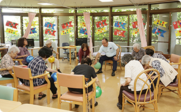 医療法人 天仁会 パークヒル天久【介護職員（デイケア）（那覇市天久）【年間休日120日／週休2日／賞与年2回】】の求人募集画像