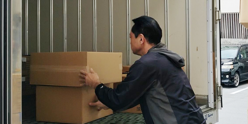 沖縄南風堂　株式会社【顧客へのルート配送ドライバー（那覇市西）【普通免許可／土日休み／未経験歓迎】】の求人募集画像