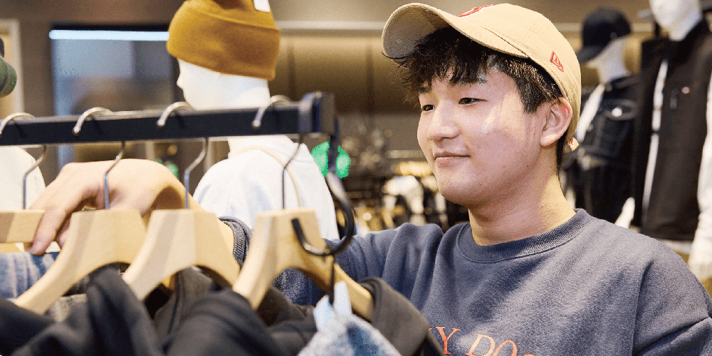 株式会社　ブルーメイト販売【メンズカジュアル「ハッシュパピー」アパレル販売スタッフ（サンエーつかざんシティ／南風原町）<br>【レジ対応なし／週休2日／ブランクOK】】の求人募集画像