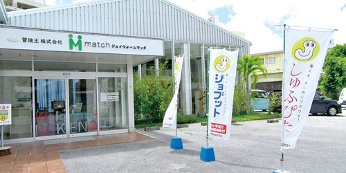 ジェイウォーム ジョブット【建築資材の配送ドライバー［職業紹介］（中城村）【未経験歓迎／昇給・賞与有／年間休日125日以上】】の求人募集画像