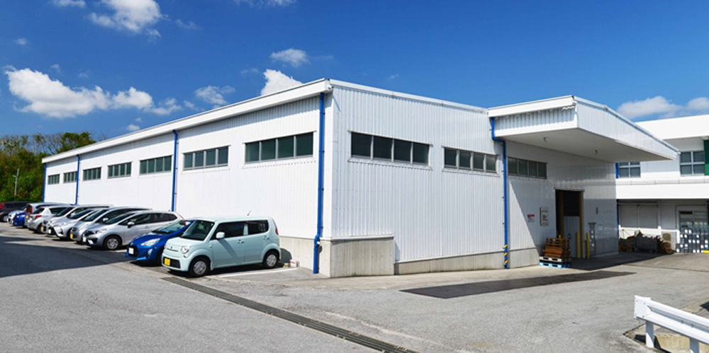 光文堂ロジスティクス 株式会社【2t・3t中型トラック配送ドライバー(南風原町)【社保完備／日勤のみ／各種手当充実】】の求人募集画像