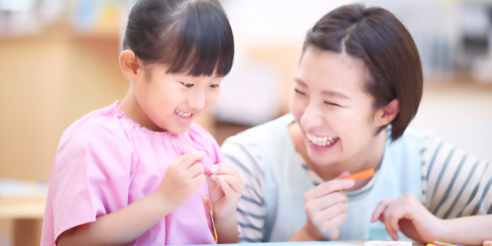 那覇市こども教育保育課【フリー保育教諭（クラス担任以外）（那覇市立認定こども園）【期末・勤勉手当有／週休2日】】の求人募集画像