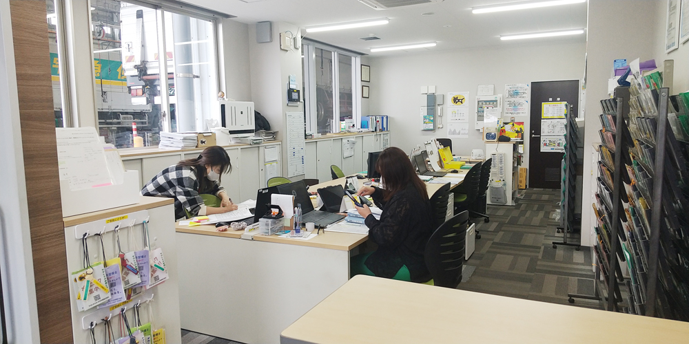 ヤマトオートワークス沖縄株式会社【バス・トラック自動車整備士〈2級・3級〉（糸満市）【年間休日・休暇124日以上／賞与年2回／資格支援制度】】の求人募集画像