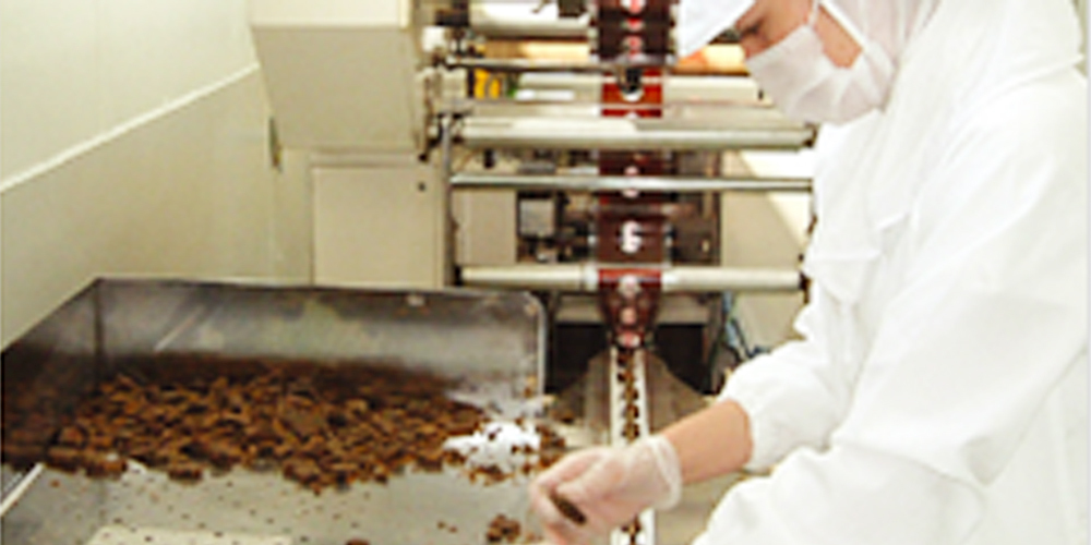 株式会社　黒糖本舗　垣乃花【黒糖の袋詰め・箱詰めスタッフ（浦添市）【短時間／未経験者可】】の求人募集画像