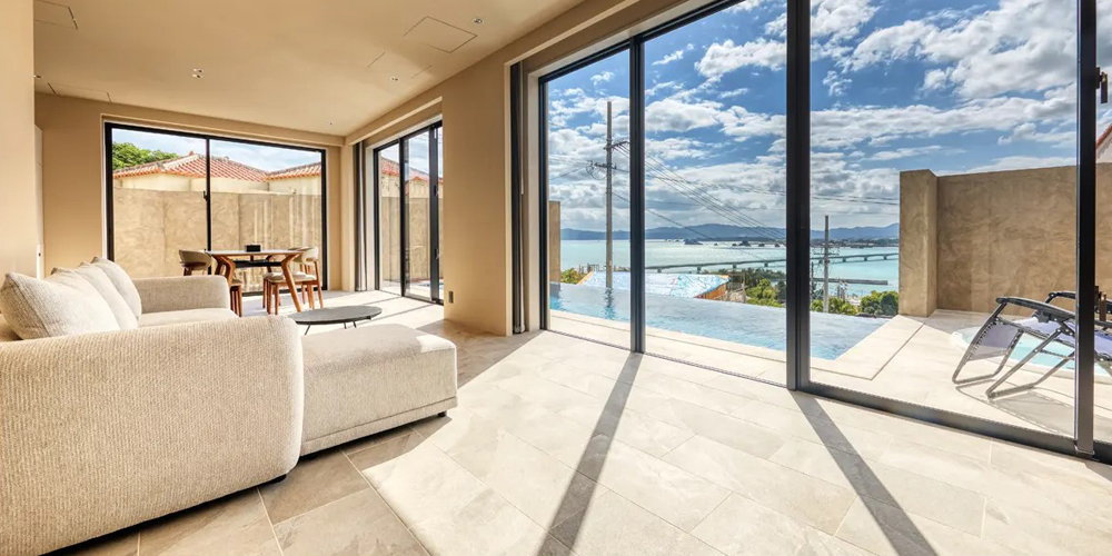 カンドア・リゾート・オキナワ【ヴィラ支配人候補（ホテルマネージャー）（古宇利島）【月給30万／残業ほぼなし／無料駐車場あり】】の求人募集画像