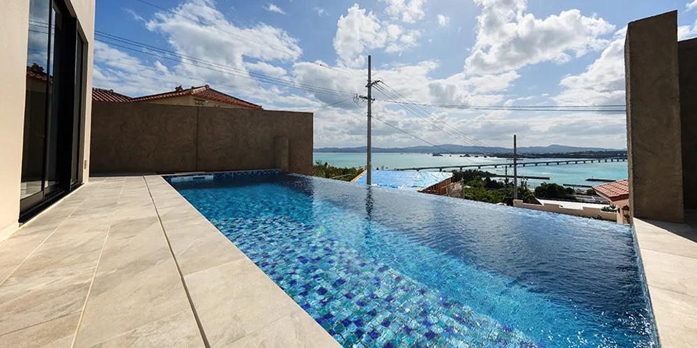 カンドア・リゾート・オキナワ【ヴィラ支配人候補（ホテルマネージャー）（古宇利島）【月給30万／残業ほぼなし／無料駐車場あり】】の求人募集画像