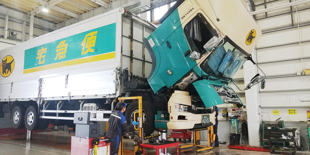 ヤマトオートワークス沖縄株式会社【夜勤専属のバス・トラック自動車整備士〈2級〉（糸満市）【月収29万円以上／年間休日・休暇124日以上／資格支援制度】】の求人募集画像