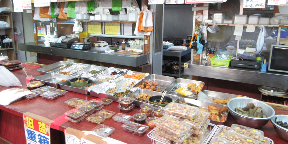 おかずの店 兼久【惣菜などの製造・販売（うるま市）【資格不問／短時間4～6h／扶養内勤務OK】】の求人募集画像