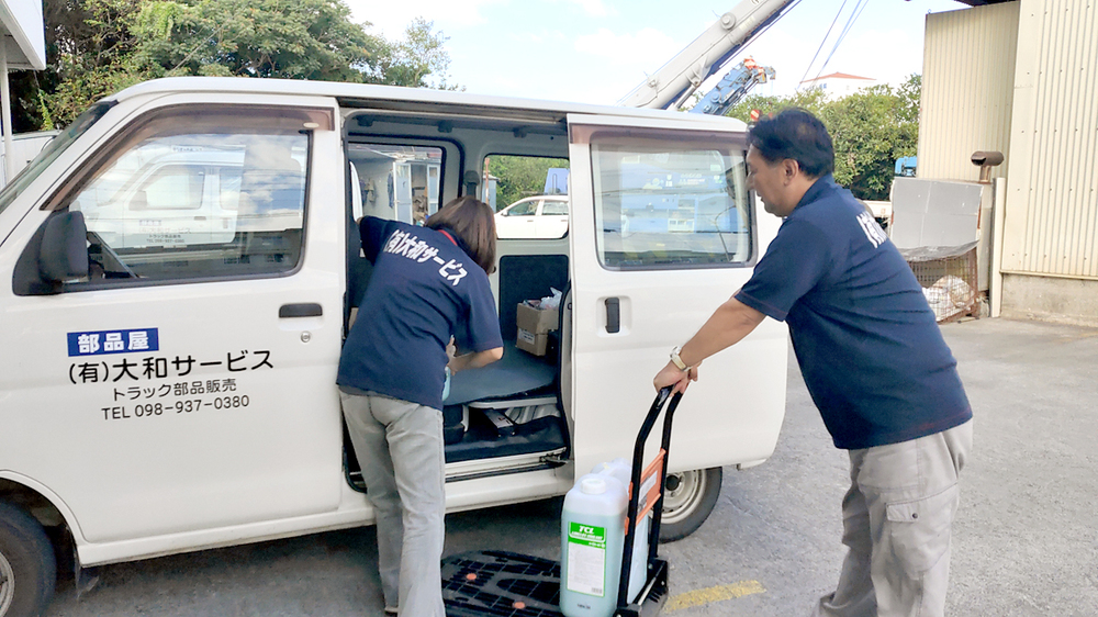 有限会社 大和サービス【自動車部品の出荷・検品・配達スタッフ(沖縄市)【週3日勤務より/交通費有】】の求人募集画像