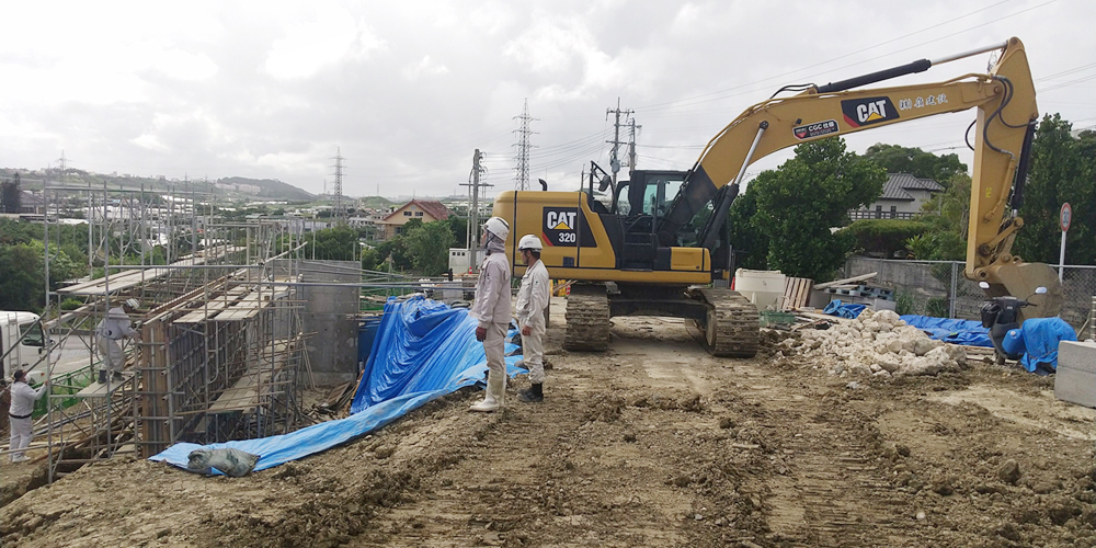 株式会社 嶺建設【ユンボ(重機)オペレーター兼作業員(経験者)(南城市)【賞与年2回/働き方選択可】】の求人募集画像