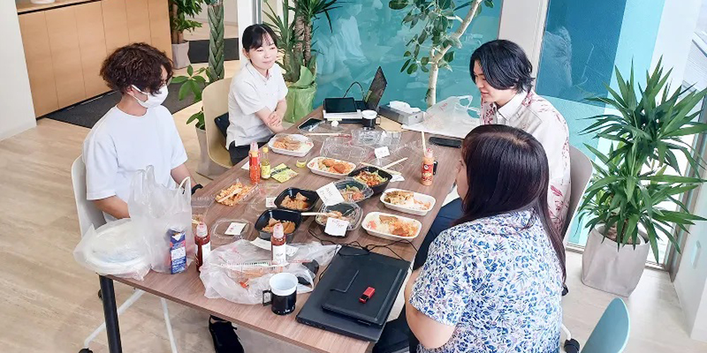 （株）ブレンズ（ほっともっと・やよい軒沖縄本部）【ほっともっと店舗運営スタッフ（県内全域）【賞与年2回／未経験OK／フレックスタイム制】】の求人募集画像